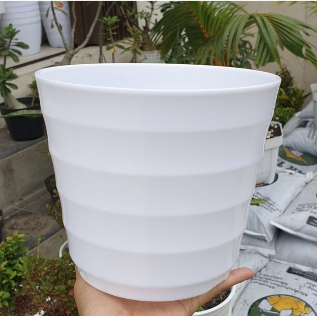 Pot Putih Ukuran 20cm