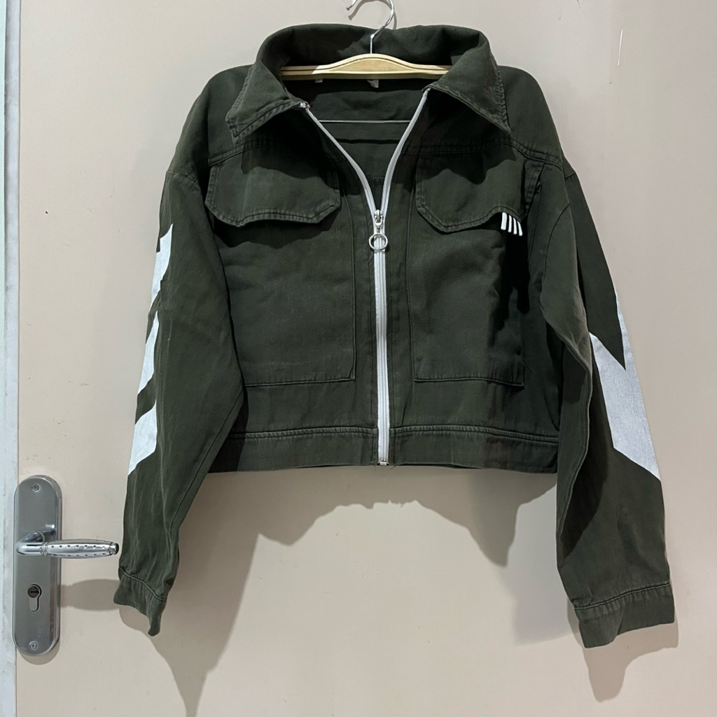 PRLOVED Cropped Jacket Army Outer Crop Top Long Sleeve Hijau Soft Jeans