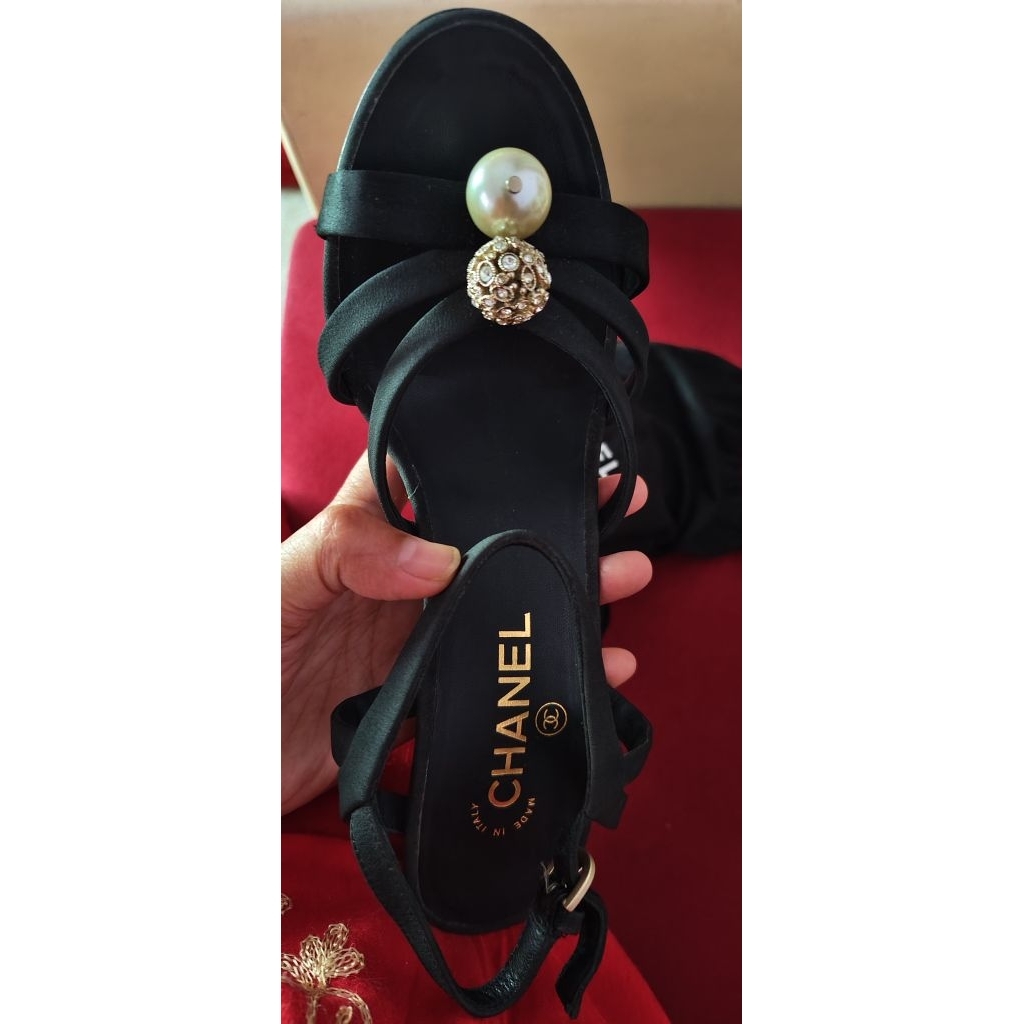 Chanel Black Fabric Pearl and Crystal Detail Open Toe Sandals Size 39,1/2