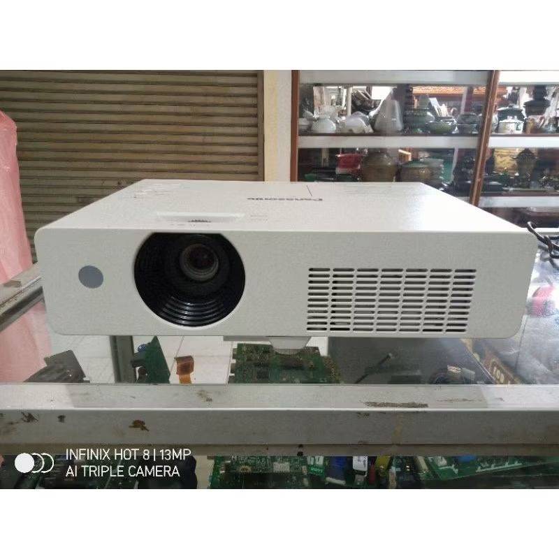 Proyektor PANASONIC PT LX26H second serasa baru
