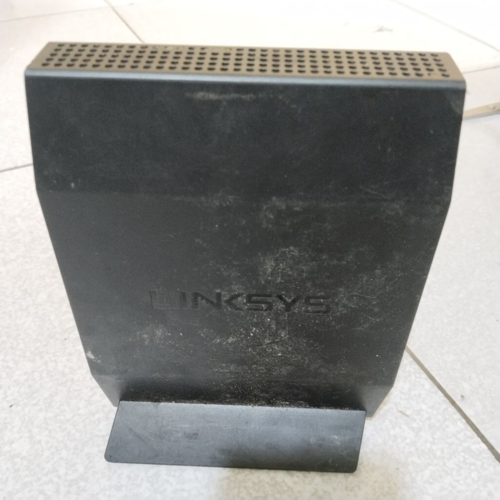 ROUTER LINKSYS E5600