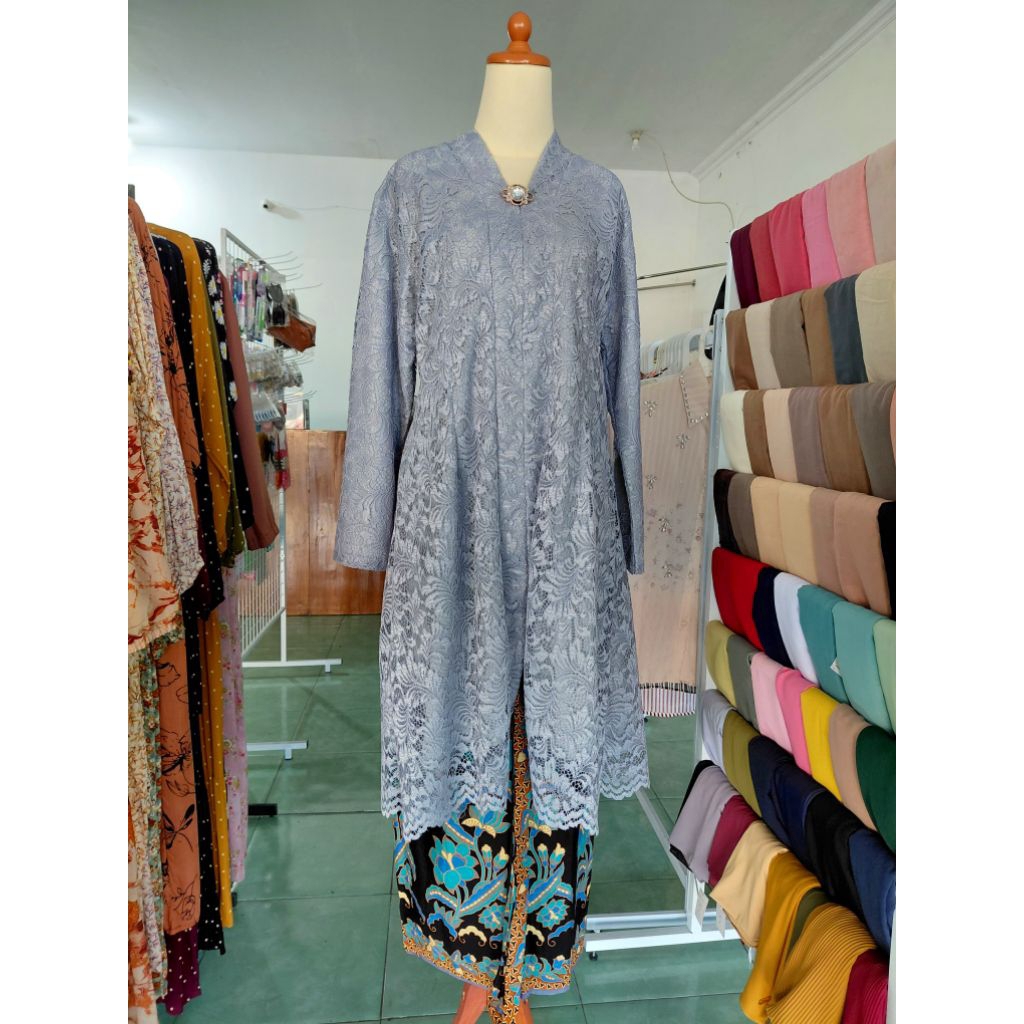 Satu Set Kebaya ( Atasan + Rok Span )