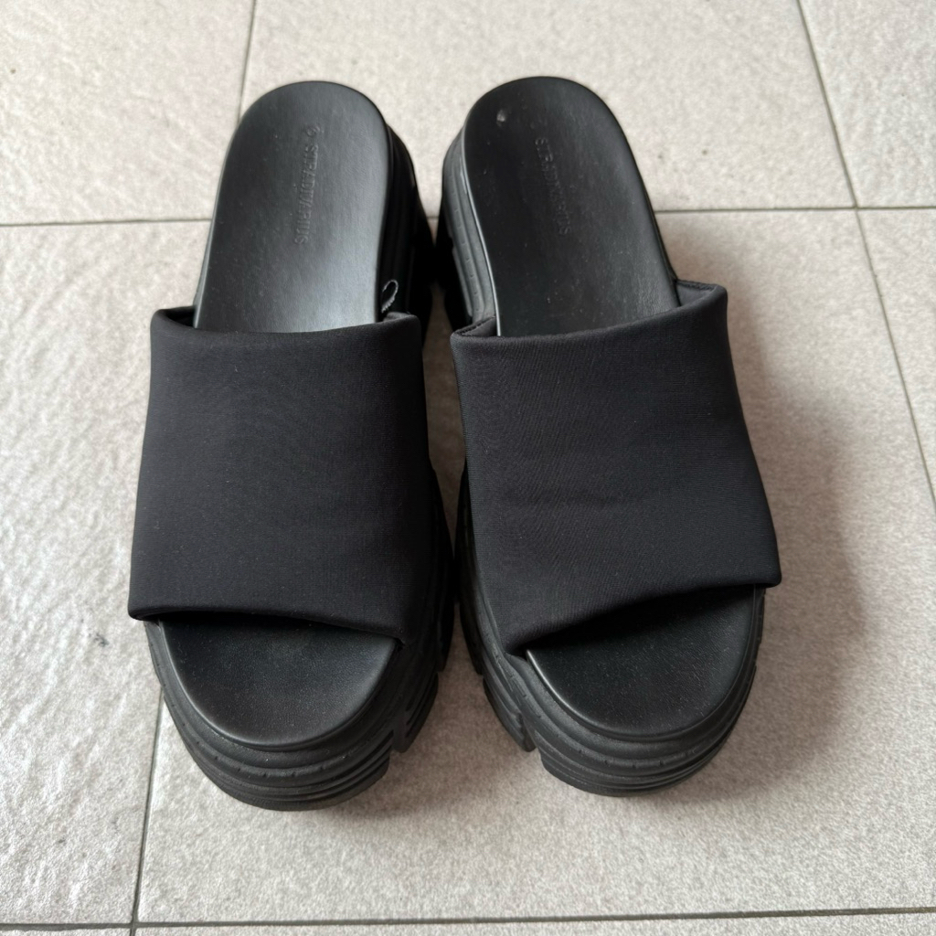 (preloved) Stradivarius Black Platform Sandal