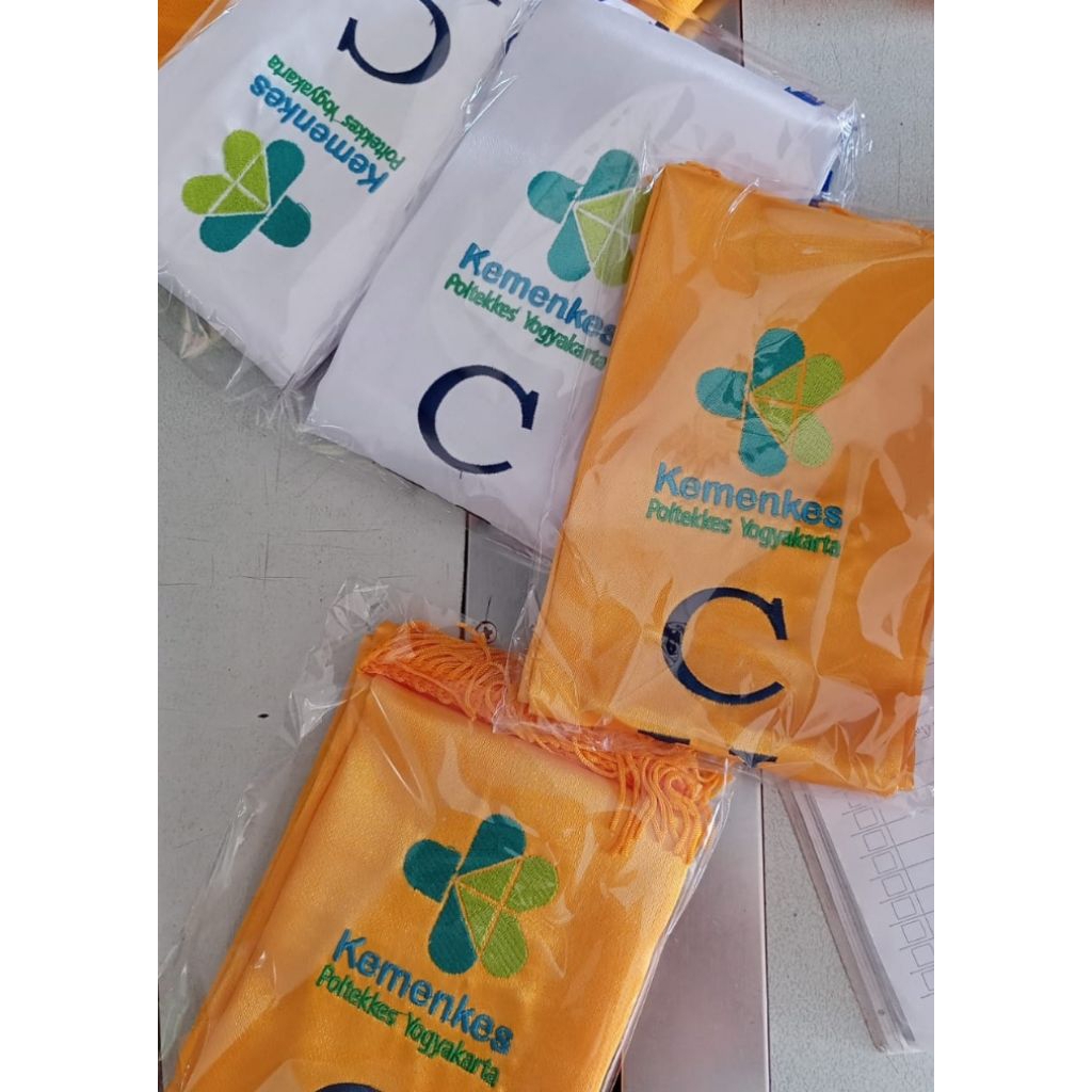 selempang Cumlaude Poltekkes Kemenkes Yogyakarta logo terbaru ( Cumlaude Poltekkes Kemenkes Semarang