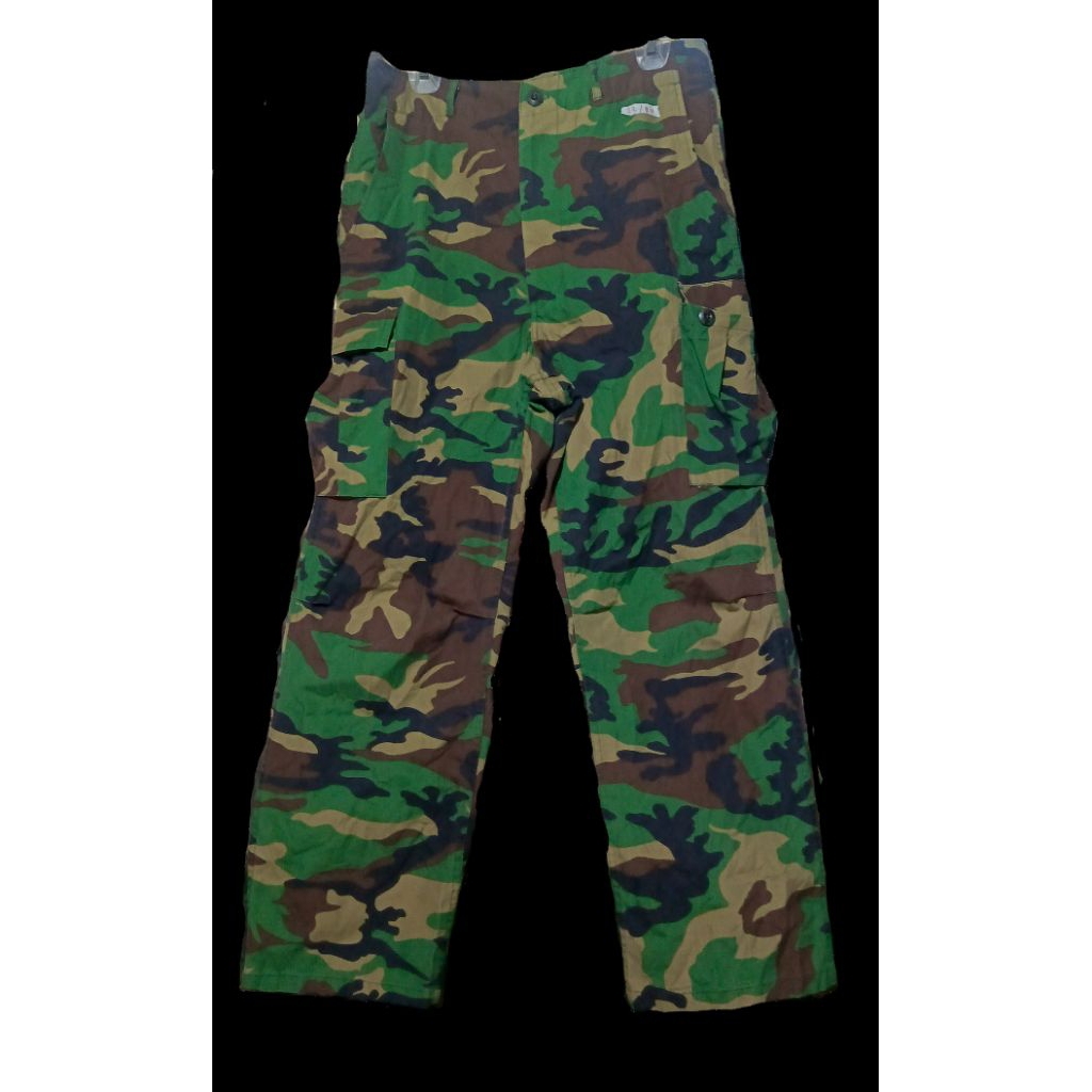 CELANA LORENG KARGO KOREA