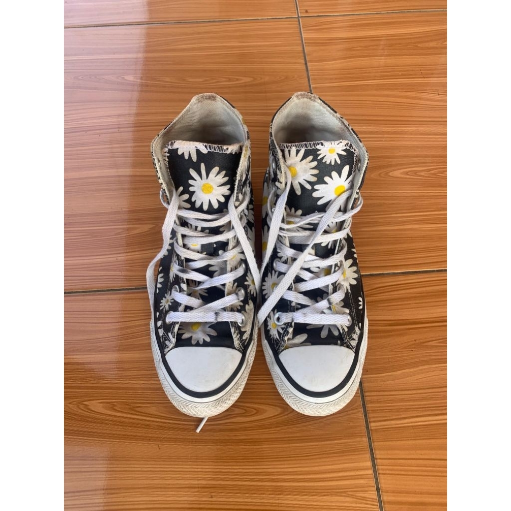 PRELOVED SEPATU CONVERSE HIGH POCKET DAISY