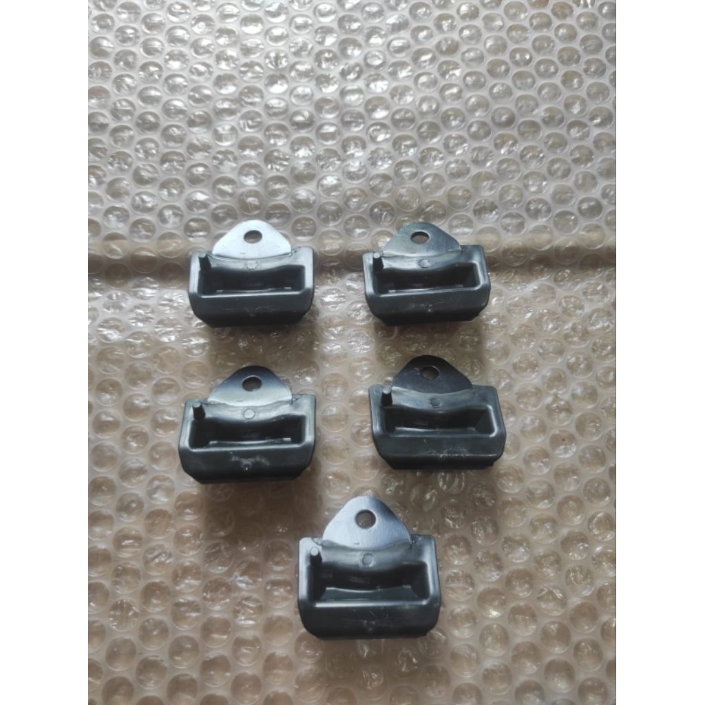 stopper pintu bagasi innova fortuner bantalan samping pintu bagasi