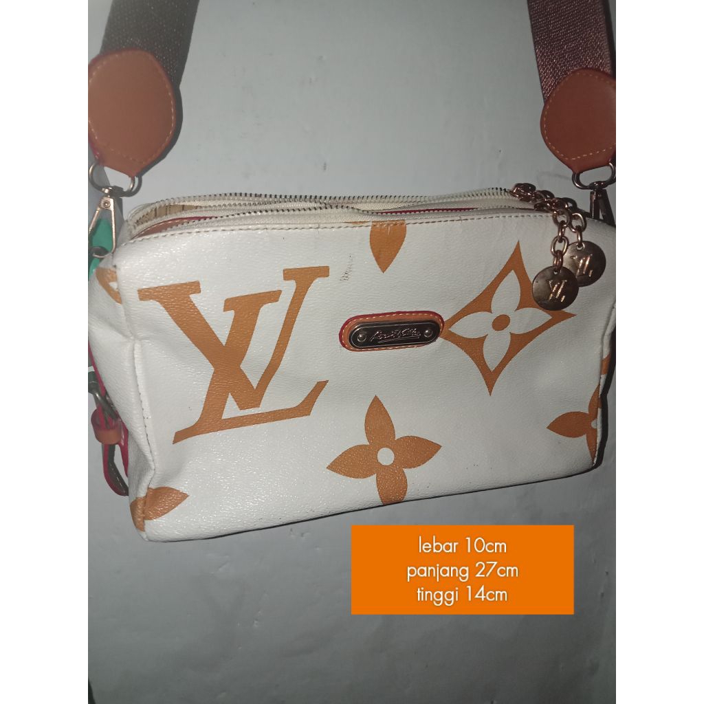 PRELOVED Tas selempang wanita keren