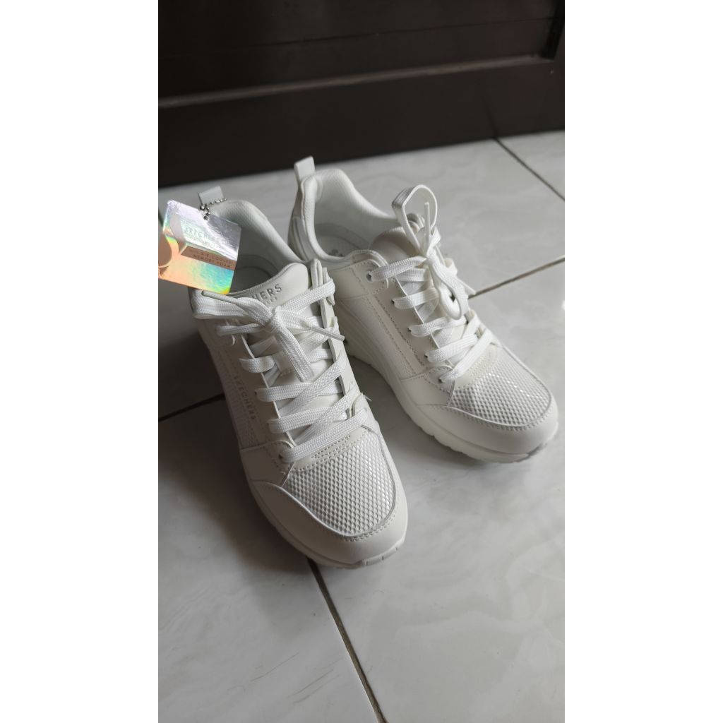 sneakers putih skechers