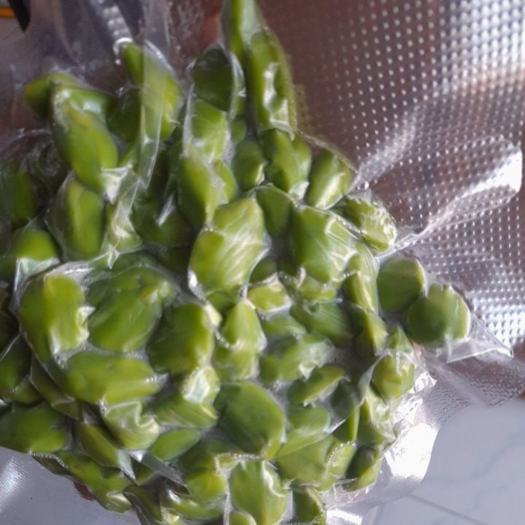 

Petai kupas campur (besar kecil) 1kg