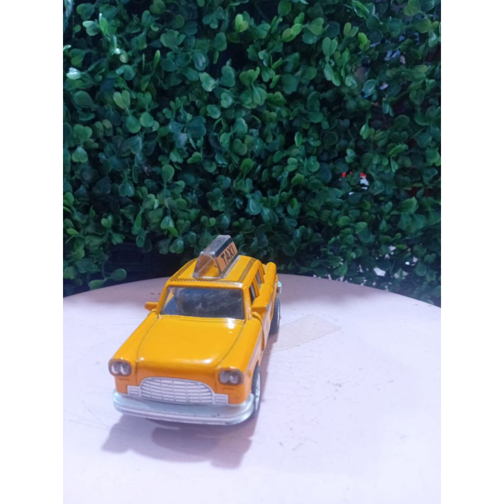 mainan mobilan taxi