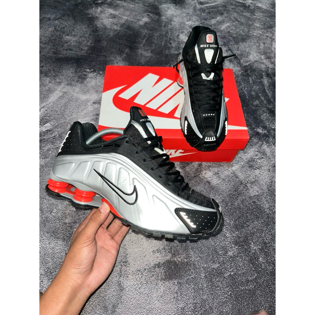 Sneakers Nike SHOX R4 Black Metalic Silver Red BNIB 100% original