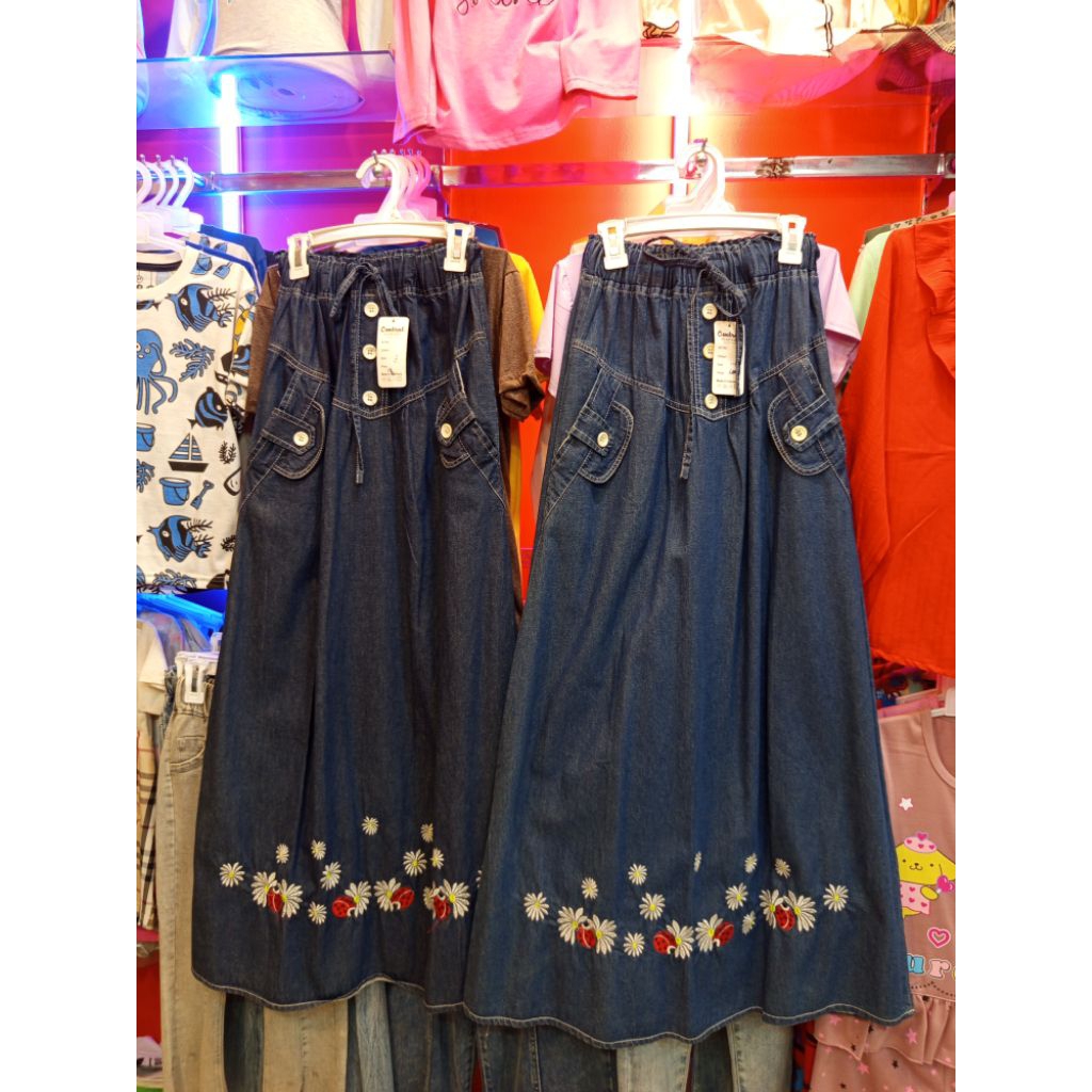 rok jeans/levis lembut,buat umur 11-15 tahun, bordir bunga dibawah