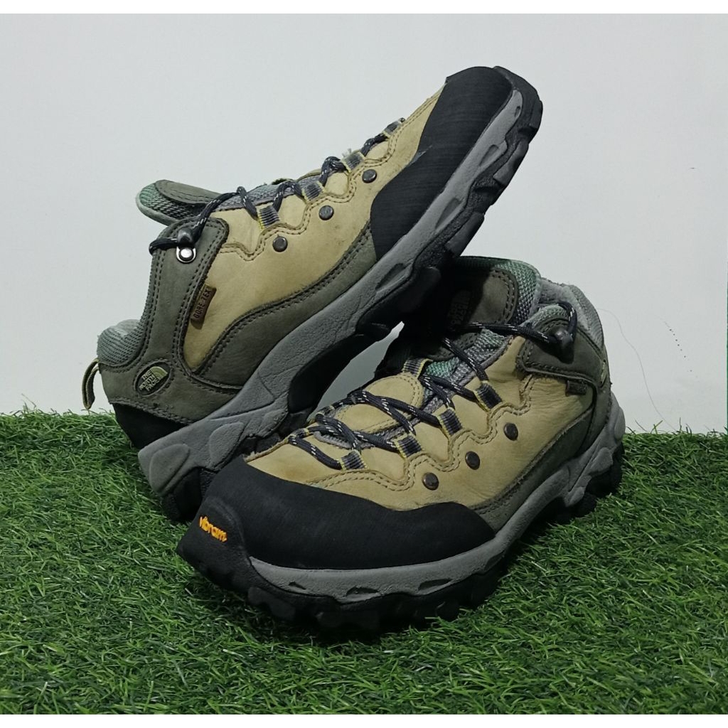 sepatu second  outdoor TNF goretex