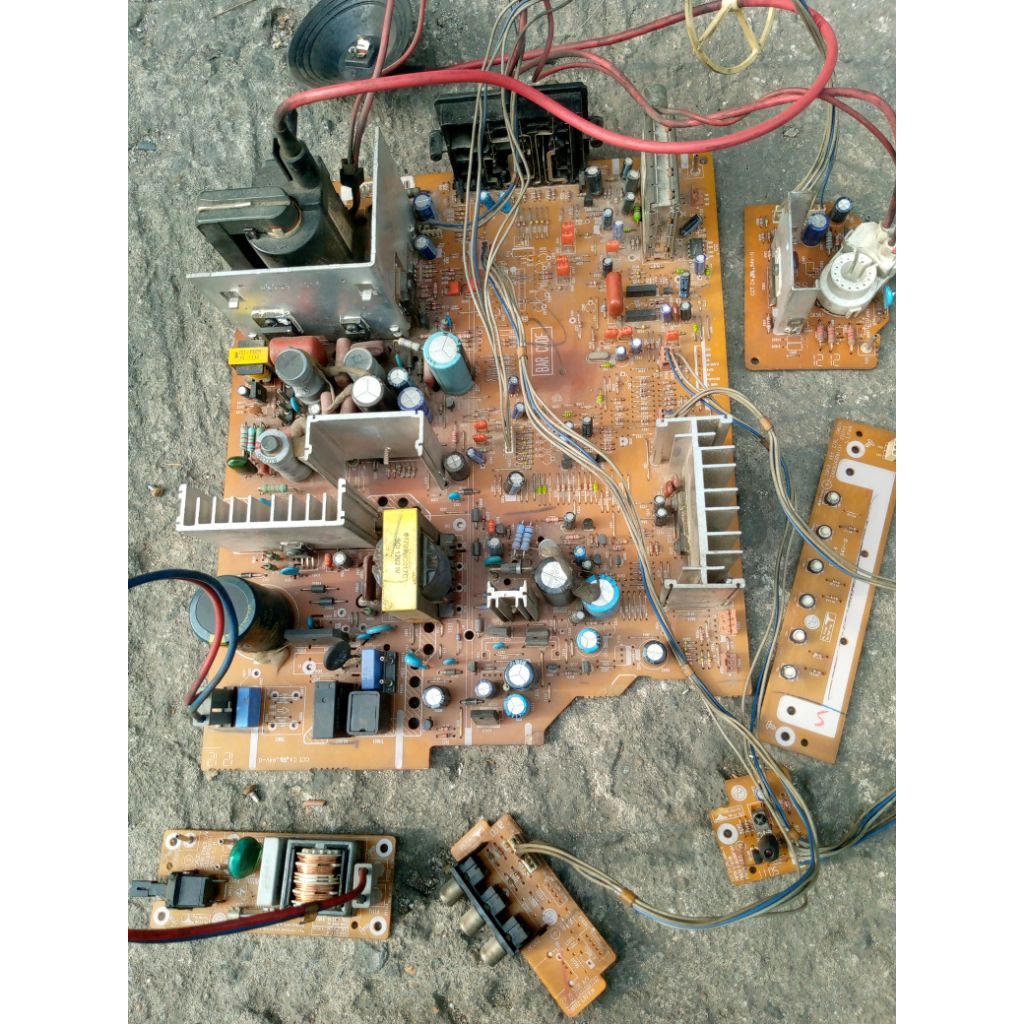 Mesin TV tabung slim 29inc merk LG, normal.