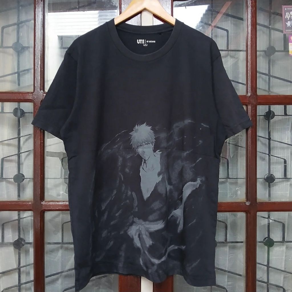 Kaos Uniqlo UT X Bleach