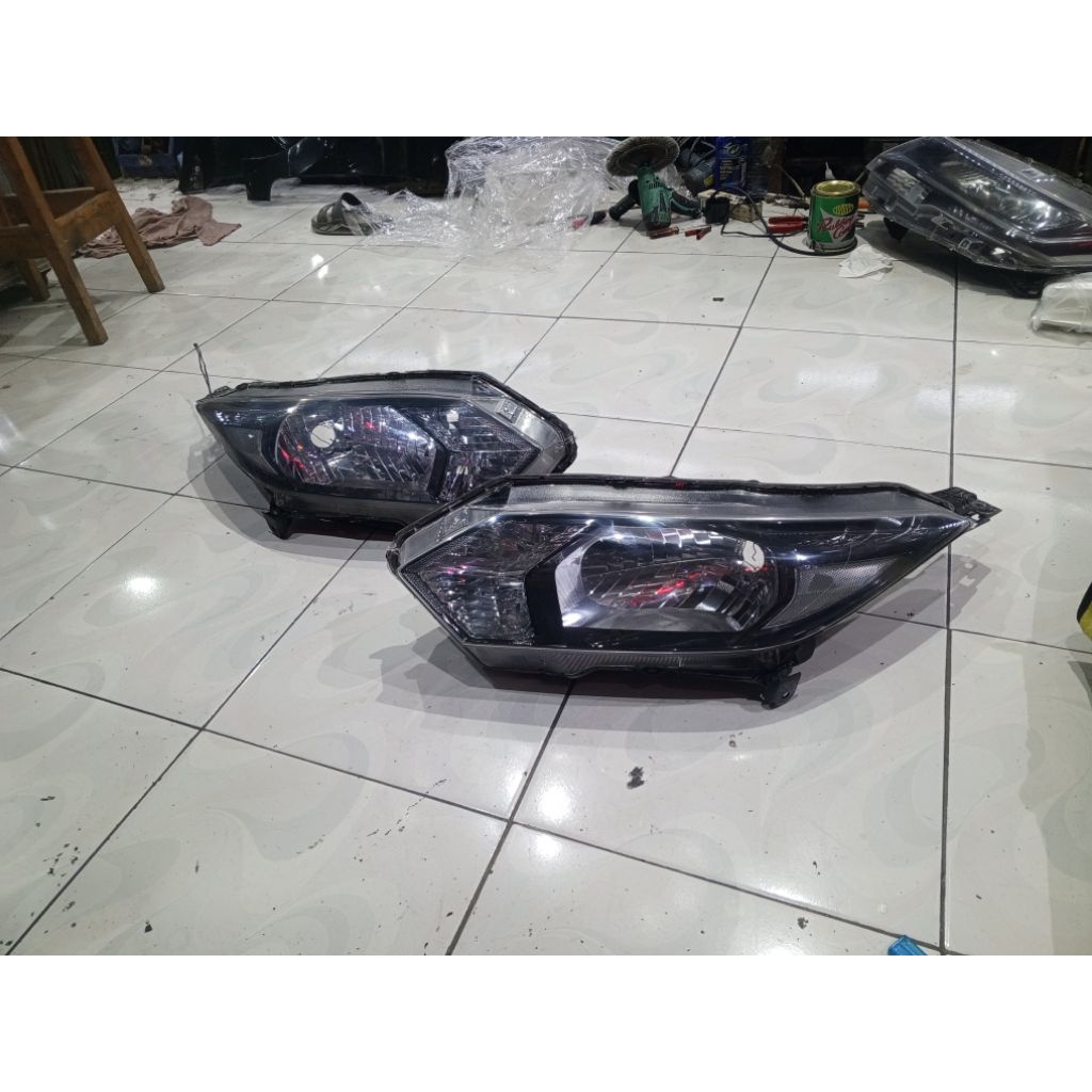 headlamp Honda HRV 2016-2017 original. lampu depan HRV 2016-2017 original