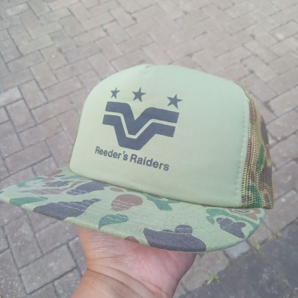 TOPI TRUCKER HAT CAMO REEDER'S RAIDERS