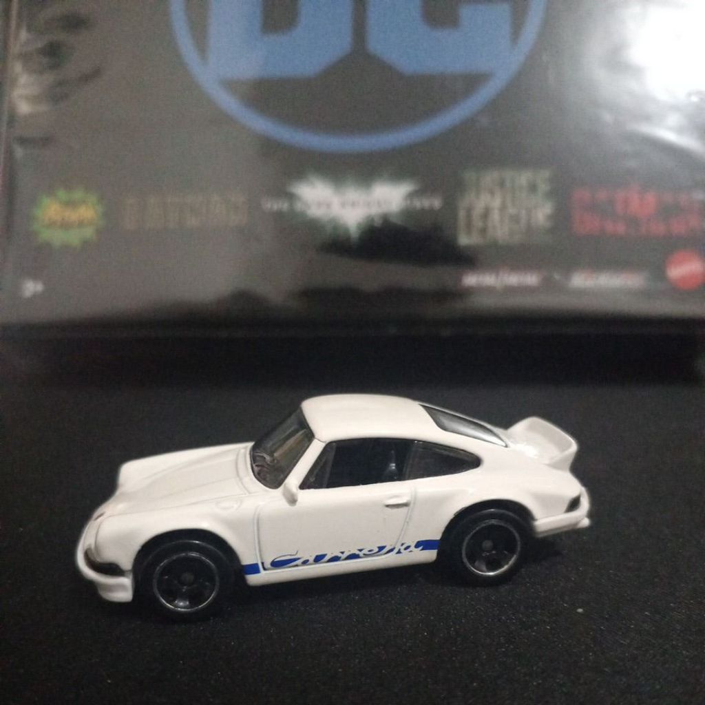 loose hotwheels Porsche Carrera putih
