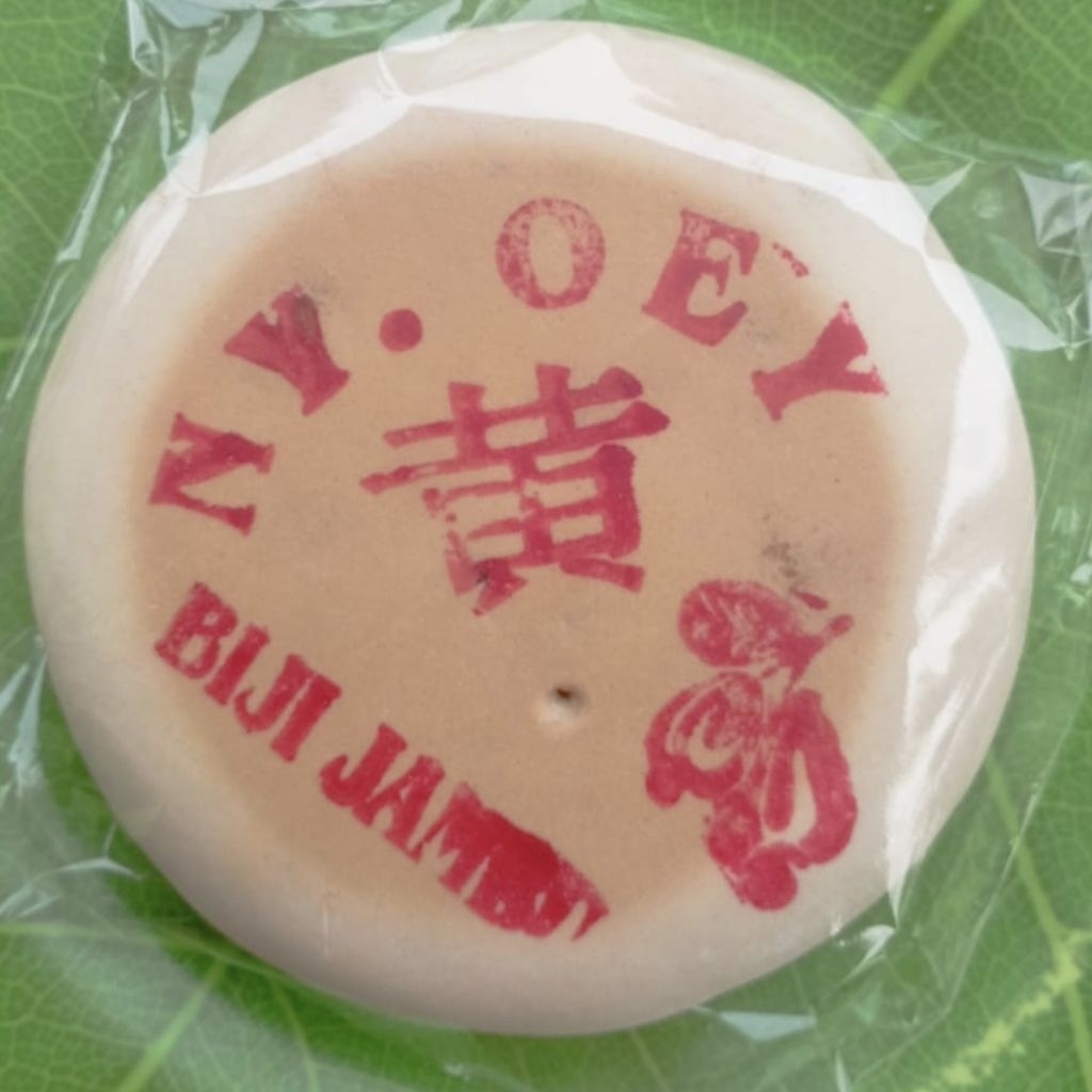 

Kue Bulan Ny Oey BIJI JAMBU moon cake