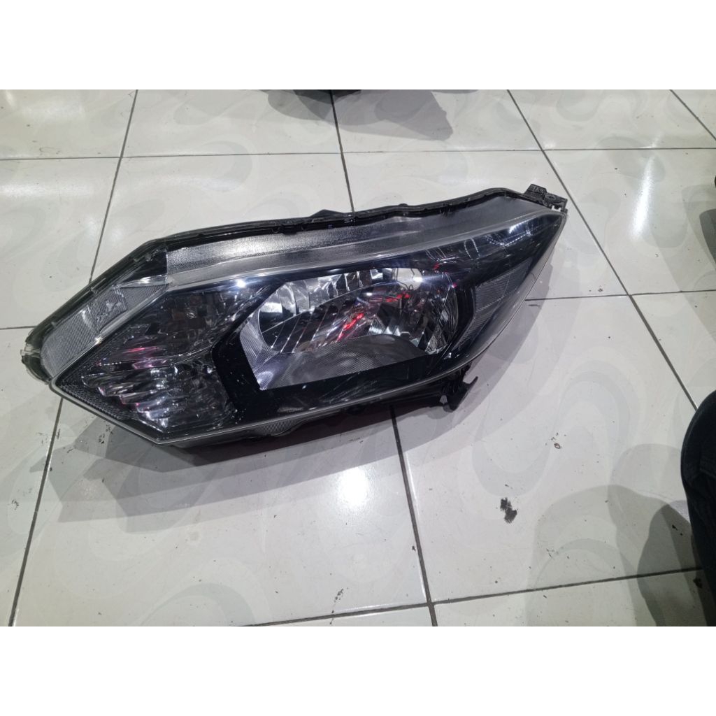 headlamp Honda HRV 2016-2017 original. lampu depan HRV 2016-2017 original