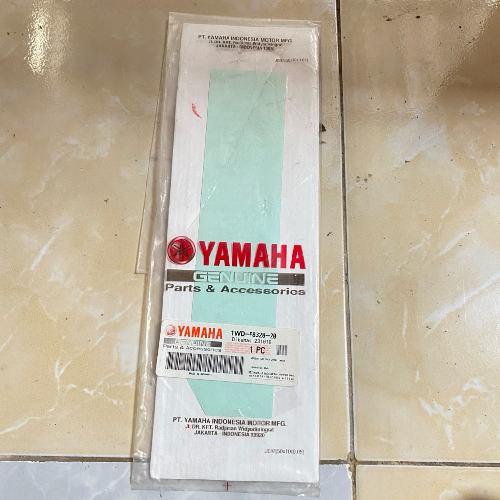 Striping emblem stiker tulisan YAMAHA R25 2015 merah original YGP 1WD-F8328-20