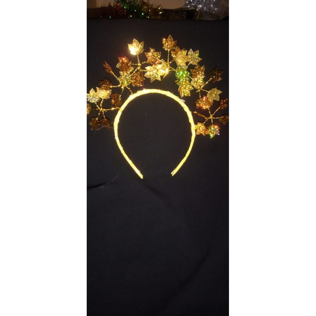 Mahkota Bando daun emas