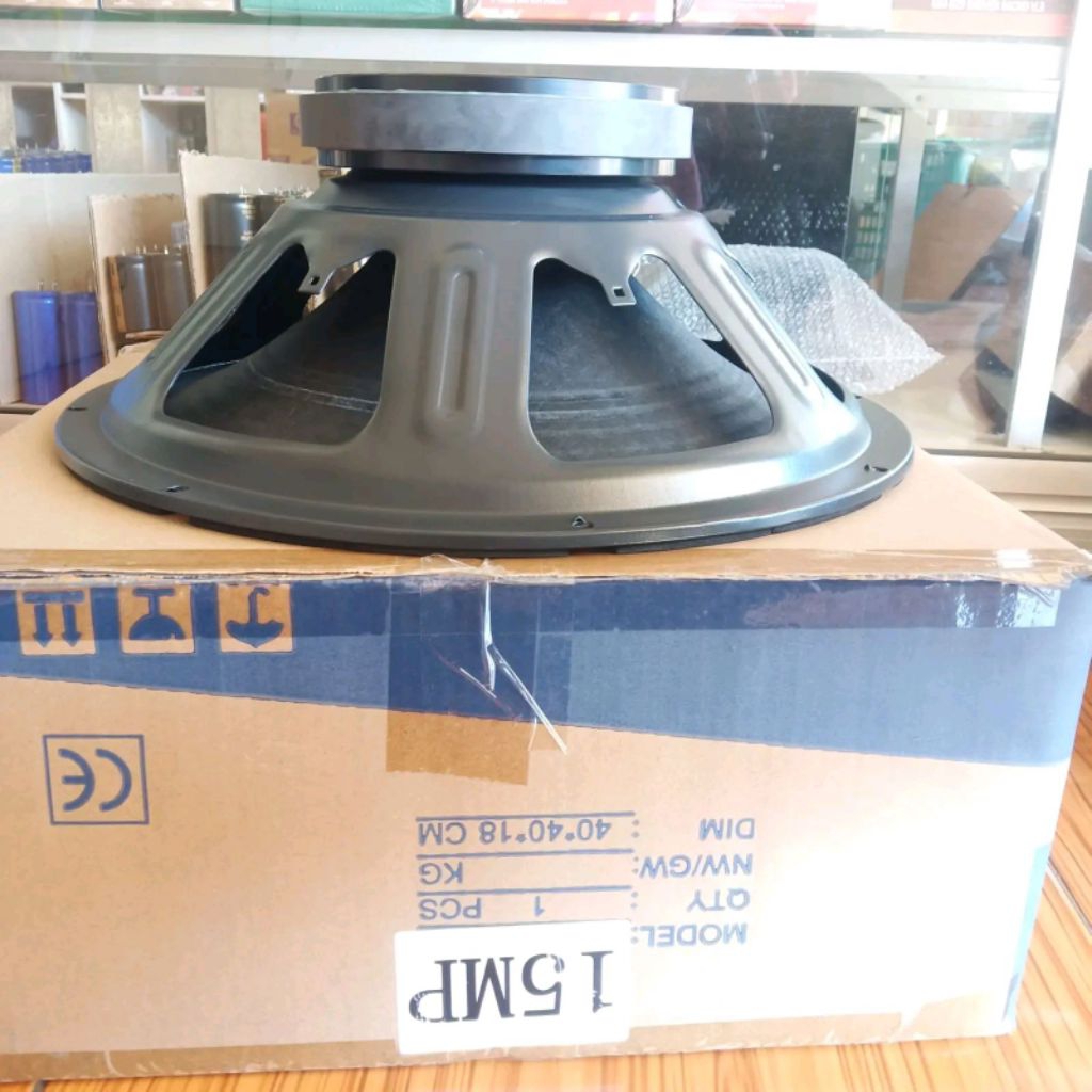 SPEAKER SOUNDQUEEN 15 INCH 15 MP LOW MID 300 WATT 8 OHM