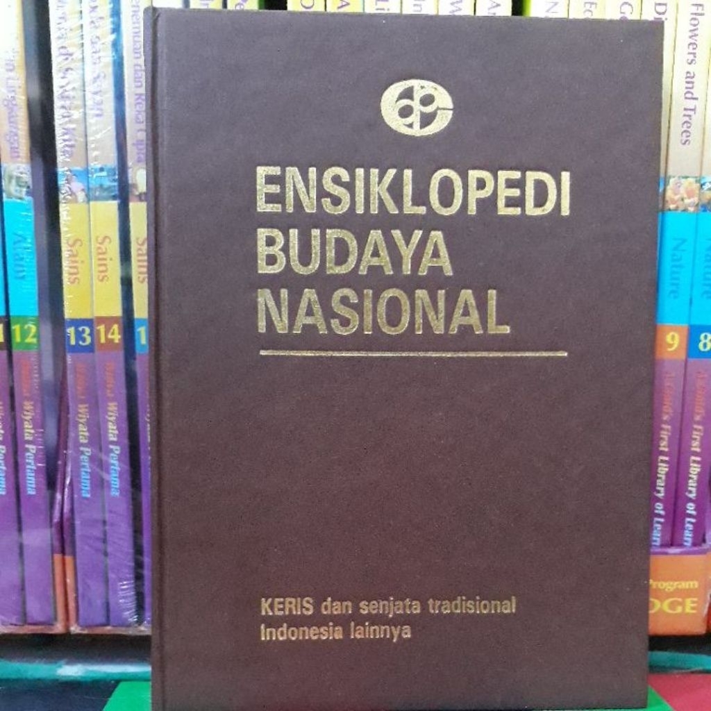 BUKU LANGKA SEJARAH KERIS ENSIKLOPEDI BUDAYA NASIONAL KERIS DAN SENJATA TRADISIONAL INDONESIA LAINNY