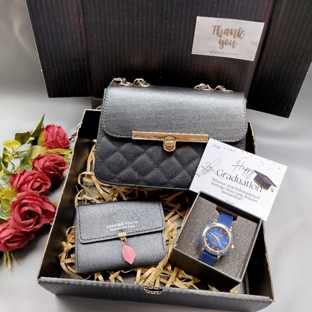 

Gift Box Hampers Cewek / Hampers Wanita Exclusive Hitam / Kado Ulang Tahun/ Hadiah Wisuda