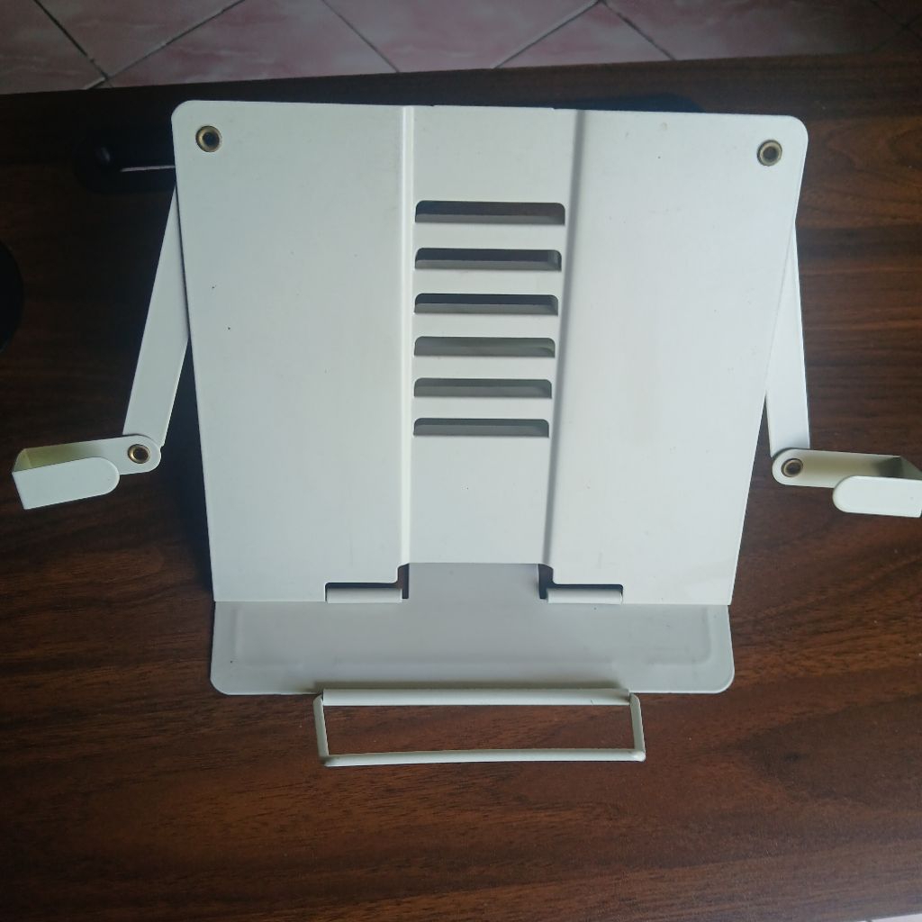 

penyangga buku tablet (bekas) stand buku
