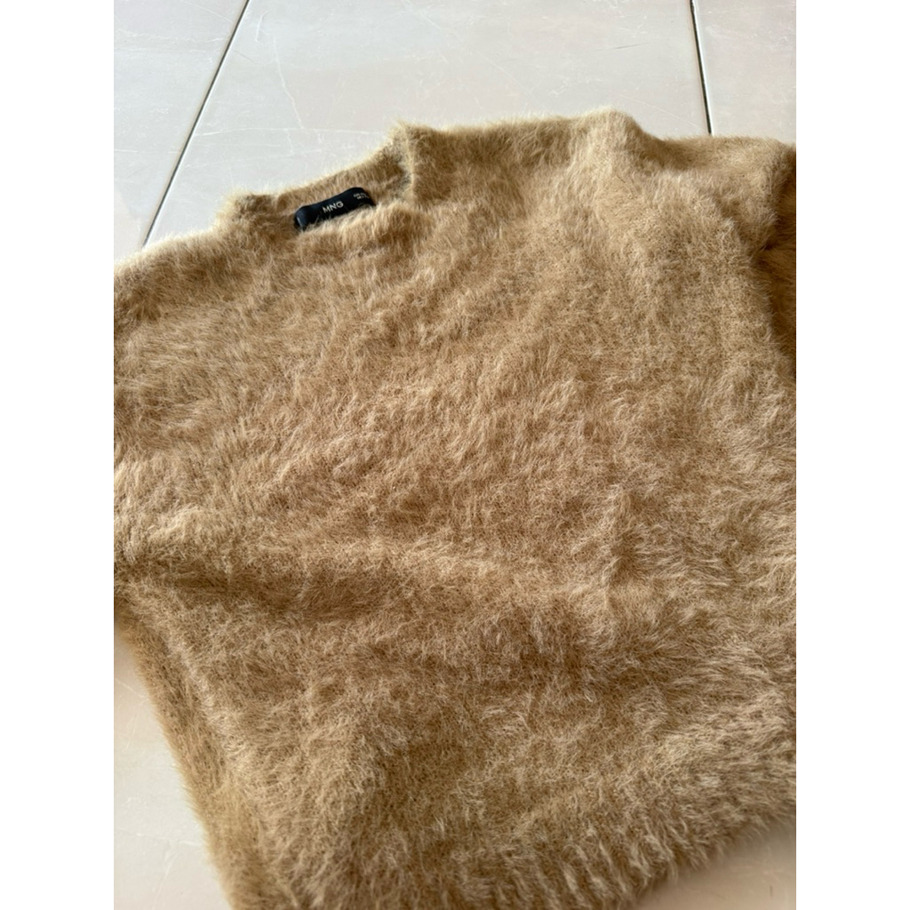 Sweater Bulu Zara