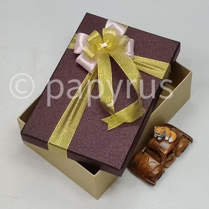 

PAPYRUS Kombinasi 20x30 Tinggi 8cm Kotak Kado Gift Box Hardbox Hampers V2