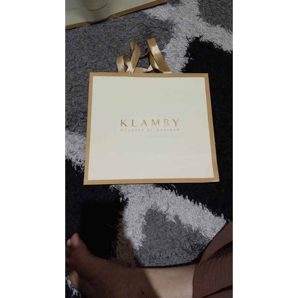 

Paper Bag Klamby