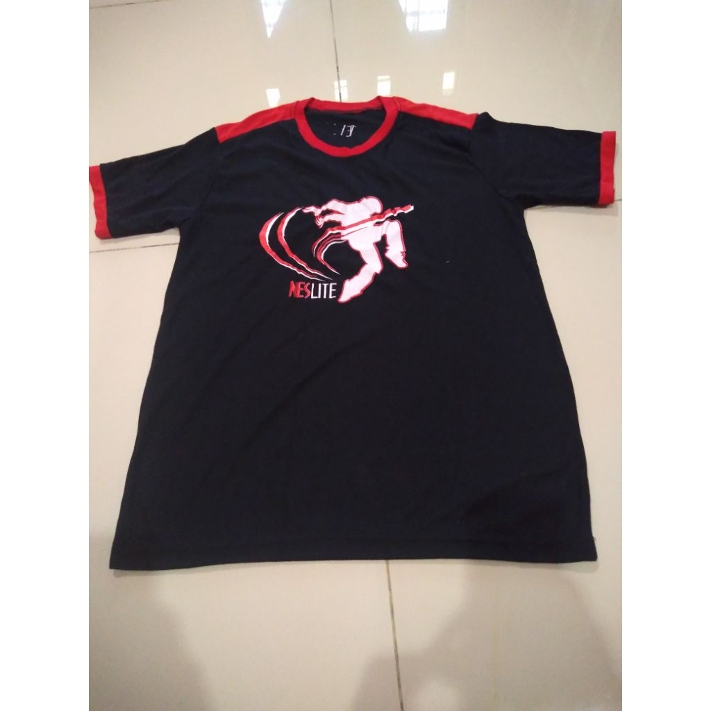 KAOS HITAM  NES SALTO SIZE M BAHAN SLIM
