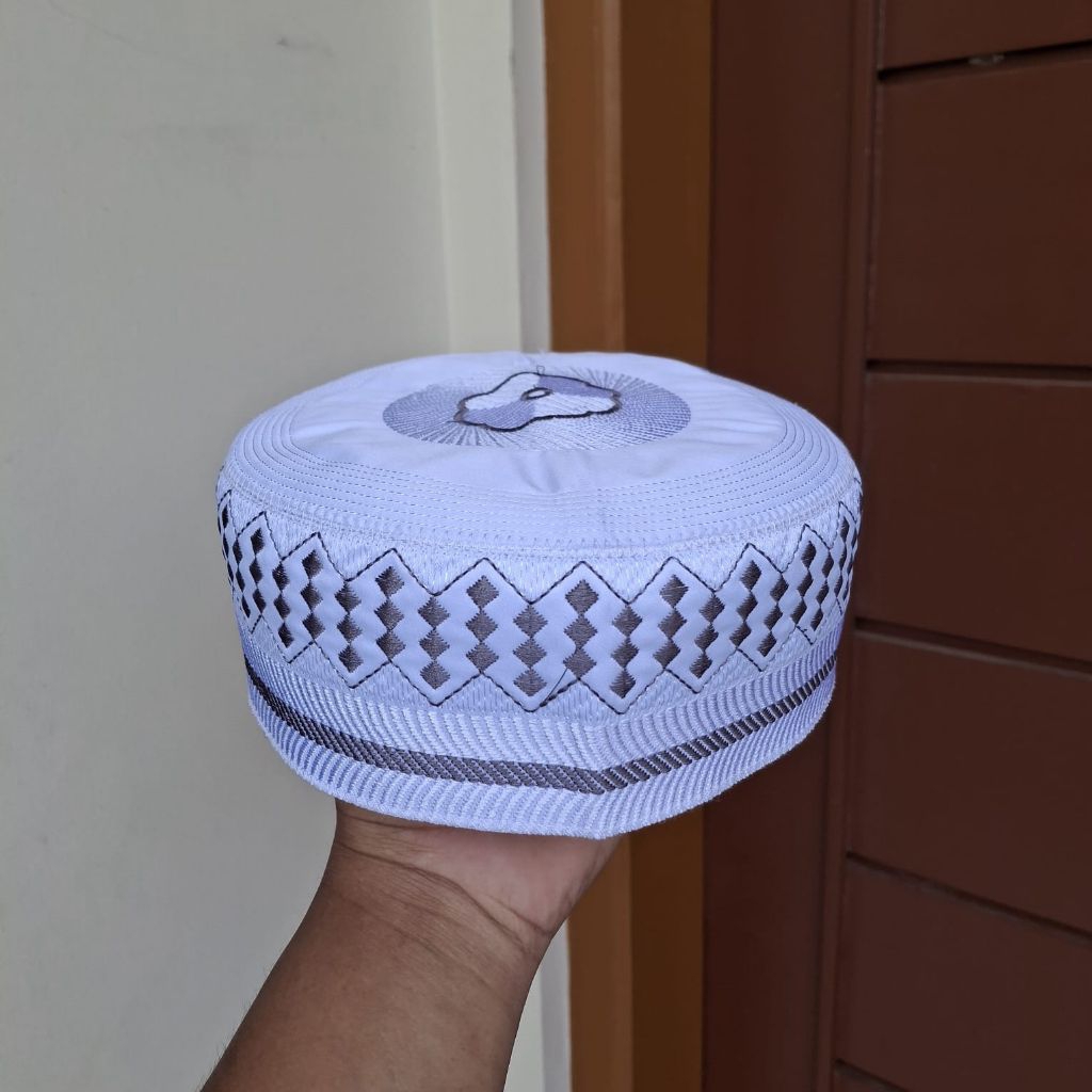 peci madinah bugis/songkok madinah/kopiah putih motif A 10