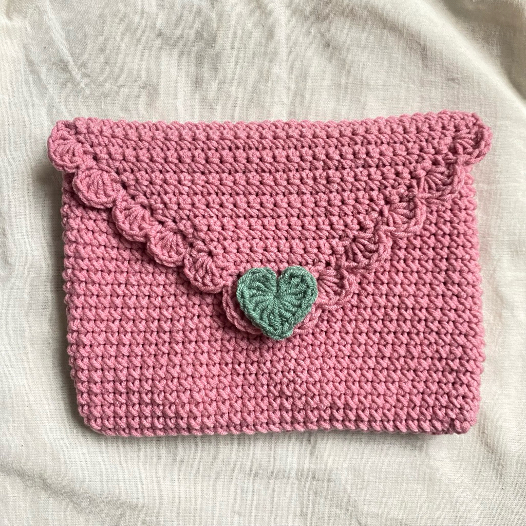 

love letter book sleeve | book sleeve crochet | sarung buku rajut | crochet | kindle sleeve