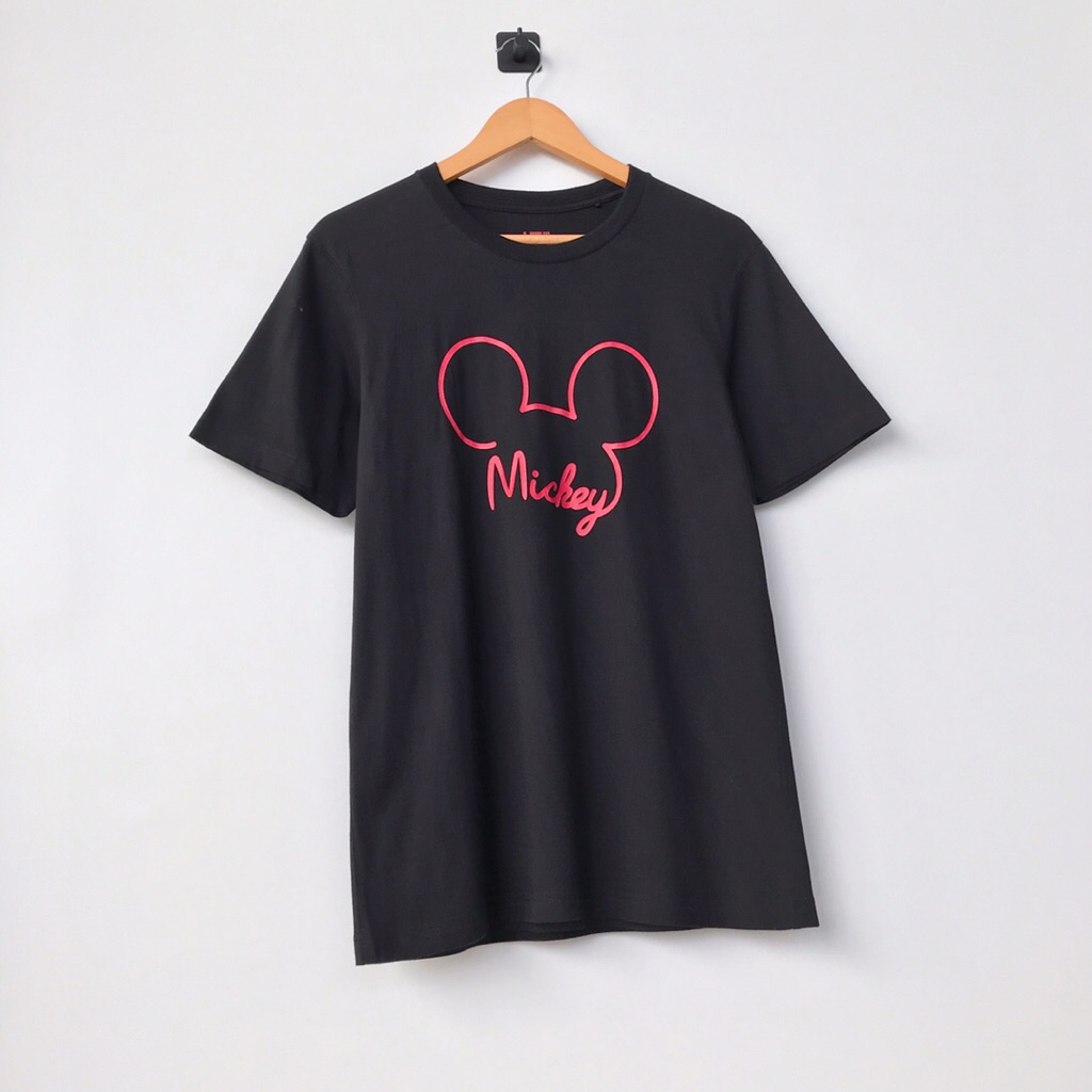 M UNIQLO UT x Disney Mickey Mouse Kaos Lengan Pendek