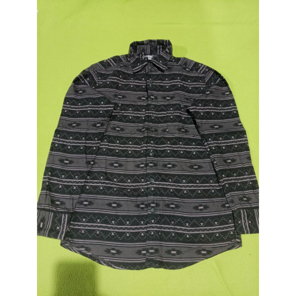 Flanel Uniqlo Navajo