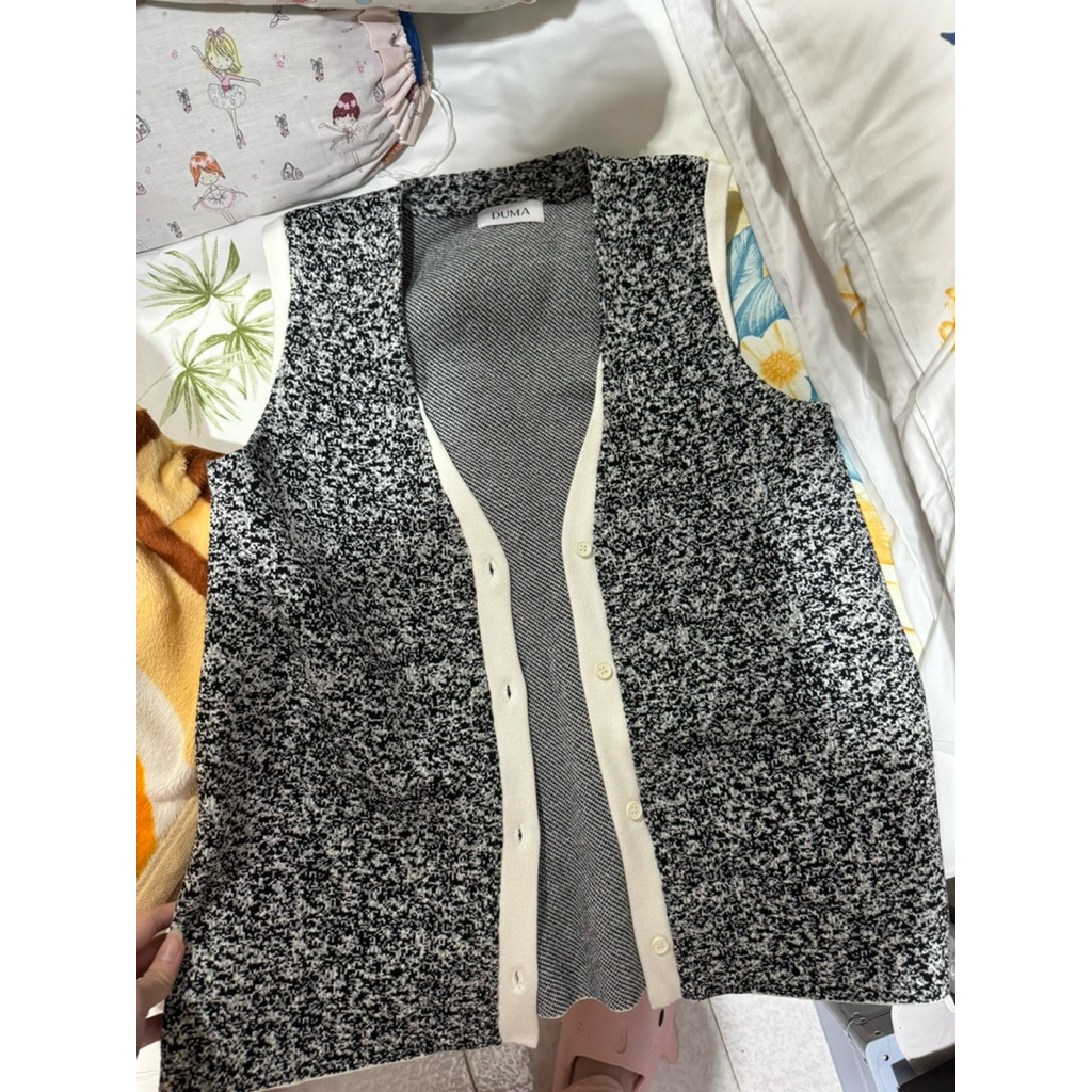 DUMA vest