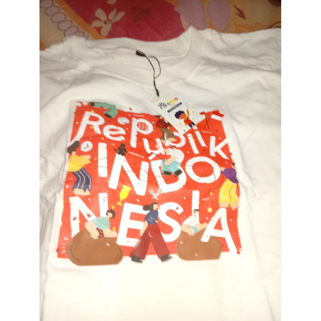 1 paket isi 4 Baju Kaos Dewasa Gravity Indonesia (kondisi Reject/Cacat) ada Flak / Bercak