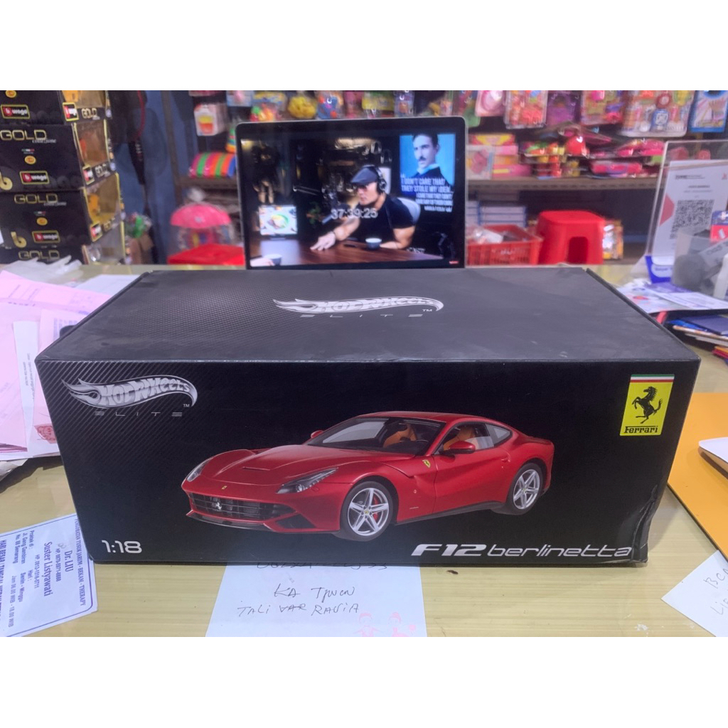 Hot Wheels Elite Ferrari F12 Berlinetta 1:18