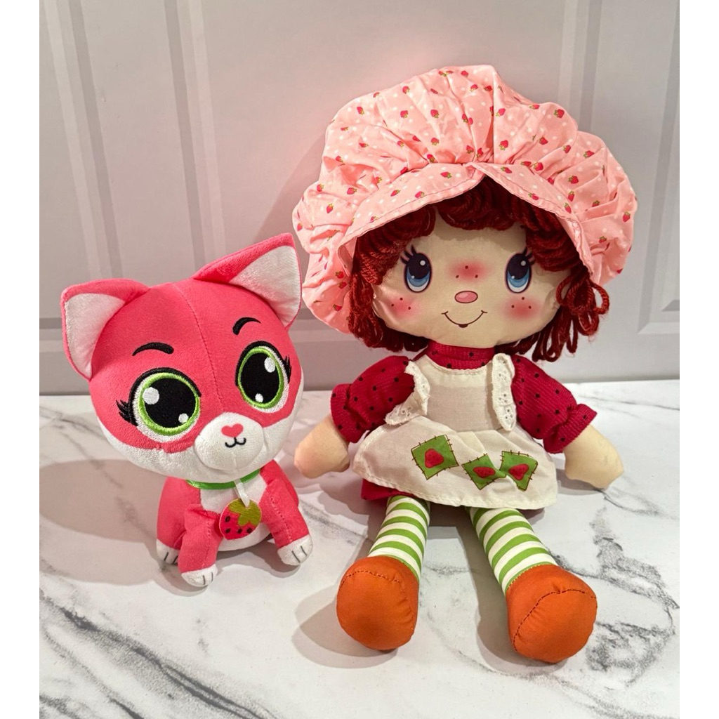 Boneka Plushie Sepasang Strawberry Shortcake & Kucing Strawberry Shortcake