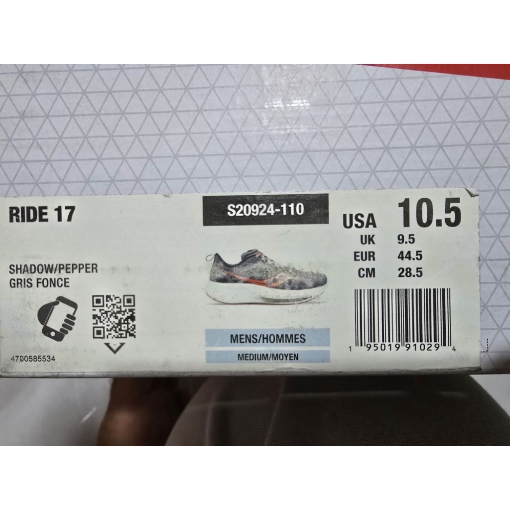 Sepatu lari Saucony Ride 17 ukuran 44.