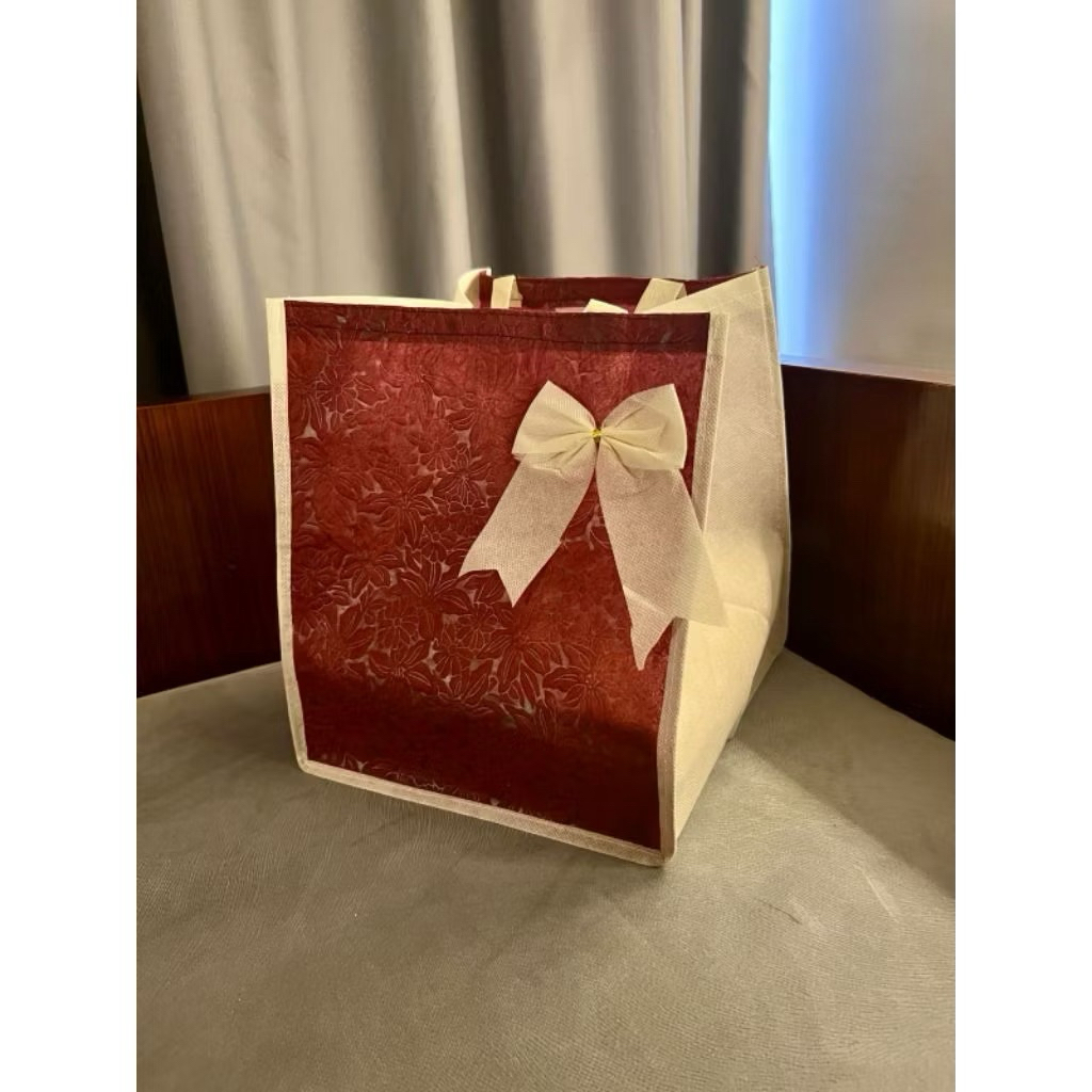 

Tas hajatan/tas spunbond/ goodie bag uk 22x22 cm warna maroon