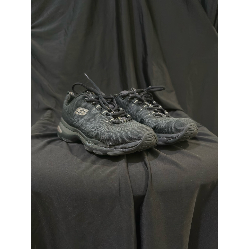 Skechers black running shoes