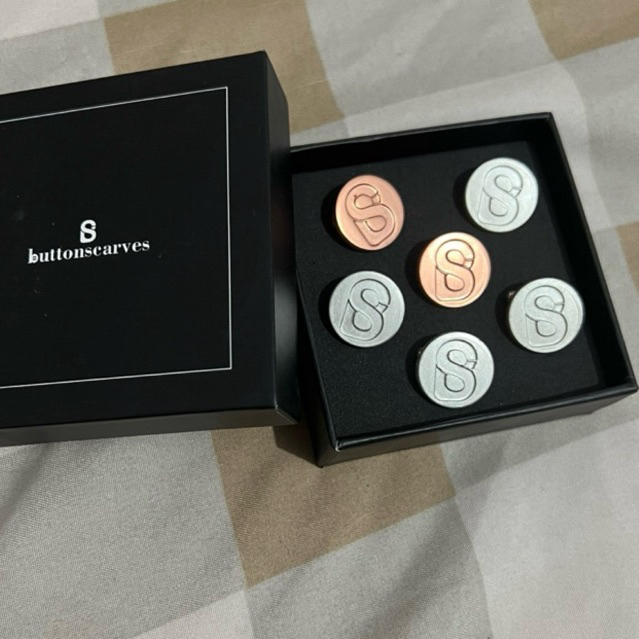 Pin Bross Buttonscarves