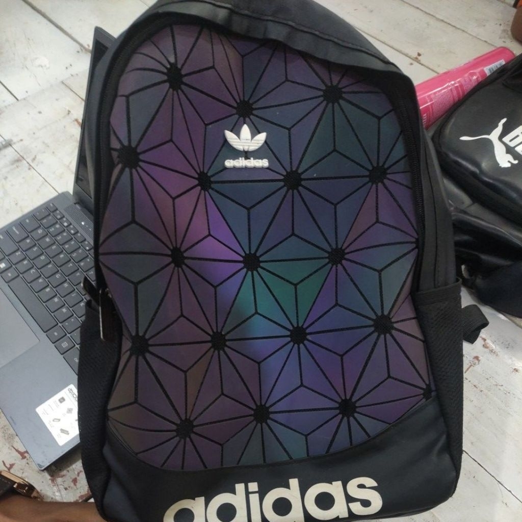 tas adidas menyala