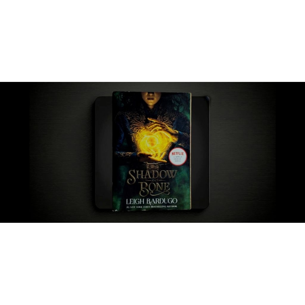 Shadow and Bone - Leigh Bardugo ENGLISH ORIGINAL PRELOVED