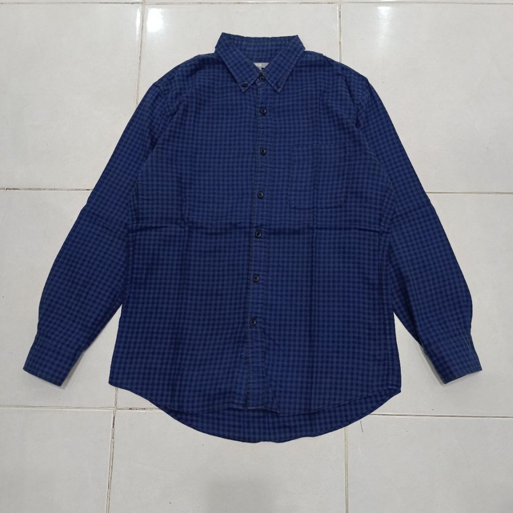 Kemeja flannel flanel Uniqlo motif kotak kecil biru hitam size M original murah